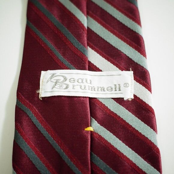 Beau Brummell Red Silver Striped Polyester Woven Short Tie Italy - Picture 3 of 6